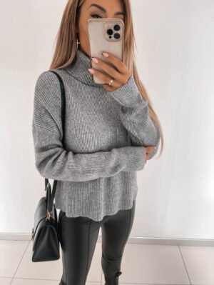 Moteriškas megztinis - golfas aukštu kaklu Chloe